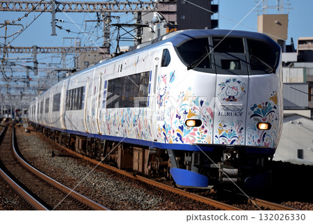 281 series Kansai Airport Express Haruka No. 4 running on the Umeda freight line 281 series Kansai Airport Express Haruka No. 4 running on the Umeda freight line 132026330