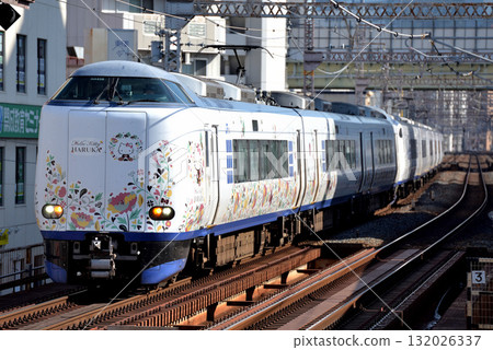 271 series Kansai Airport Express Haruka No. 11 running on the Umeda freight line 271 series Kansai Airport Express Haruka No. 11 running on the Umeda freight line 132026337