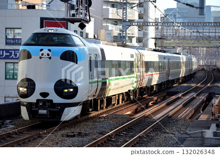 287 series Kuroshio express train No. 1 running on the Umeda freight line 287 series Kuroshio express train No. 1 running on the Umeda freight line 132026348