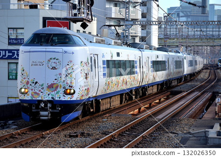 271 series Kansai Airport Express Haruka No. 7 running on the Umeda freight line 132026350