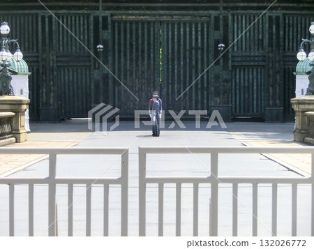 Honor guard duty and changing of the guard at the main gate of the Imperial Palace (Chiyoda Ward, Tokyo) Honor guard duty and changing of the guard at the main gate of the Imperial Palace (Chiyoda Ward, Tokyo) 132026772