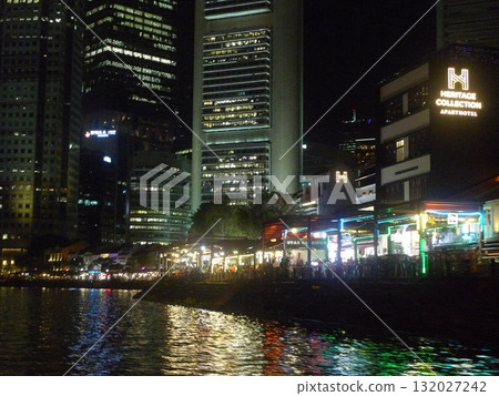 Sparkling night view along the Singapore River 132027242