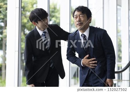 身體狀況不佳的商人 132027502