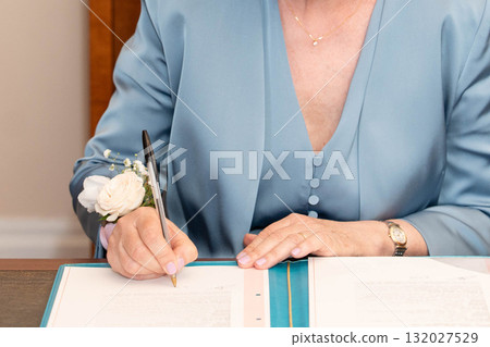 The bride signs the marriage registration documents 132027529
