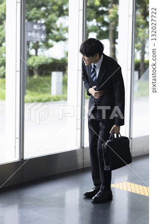 身體狀況不佳的商人 132027722