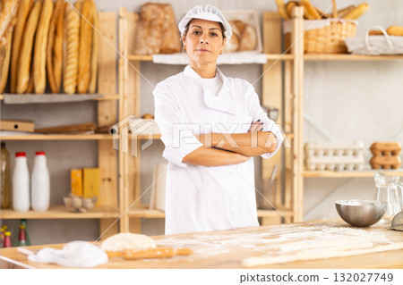 Mature woman baker posing in bakery 132027749