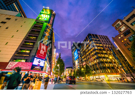 日本東京城市景觀:入境旅遊持續進行…秋葉原擠滿了外國遊客 日本東京城市景觀:入境旅遊持續進行…秋葉原擠滿了外國遊客 132027763