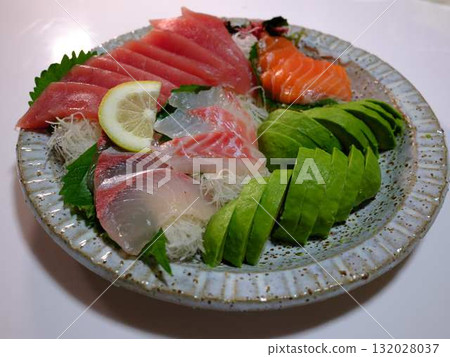 Assorted sashimi 132028037