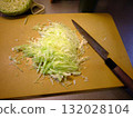 Shredded cabbage 132028104