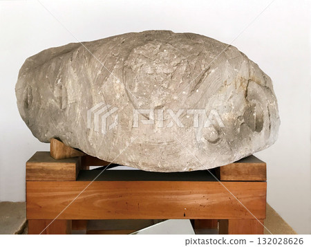 立楽古墓遺址_弧帶紋石01 132028626