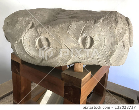 立楽古墳遺跡_弧帶紋石03 132028737