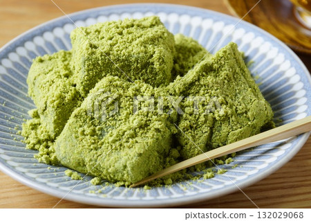 Matcha Warabi Mochi 132029068