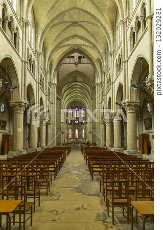 Eglise Saint Nicolas d'Epernay interior architecture and nave Eglise Saint Nicolas d'Epernay interior architecture and nave 132029281