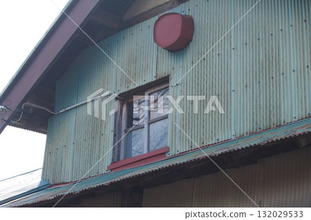 Tin walls and windows 132029533