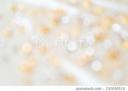 白色和金色閃光模糊背景 132030518