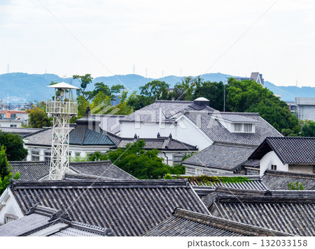 倉敷美觀地區歷史悠久、風景如畫的街道：從山頂俯瞰倉敷的瓦片屋頂 132033158