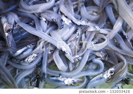 海鮮美食：市面上的冰魚 132033428