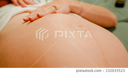 Active movement of the belly due to late pregnancy. 132033523
