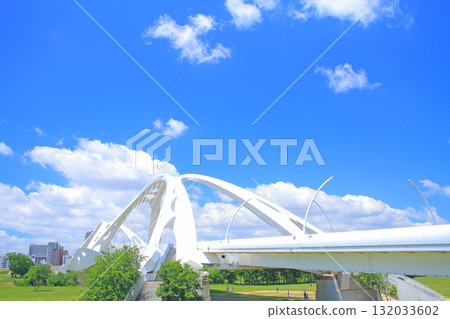 Toyota Ohashi Bridge over the Yahagi River in Toyota City, Aichi Prefecture 132033602