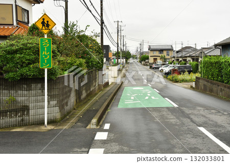 School zone road markings in residential areas_01 132033801