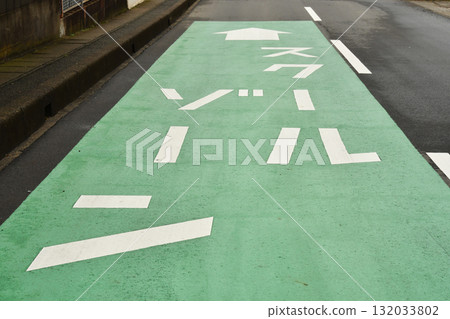 School zone road markings in residential areas_02 132033802