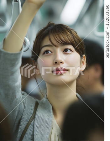 火車上的年輕女子 火車上的年輕女子 132033860