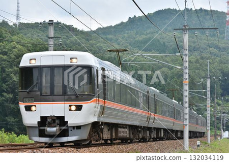 383 Series Shinano Express train on the Chuo-Nishi Line 383 Series Shinano Express train on the Chuo-Nishi Line 132034119