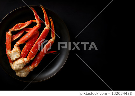 Steamed Crab Legs on Black Plate 132034488