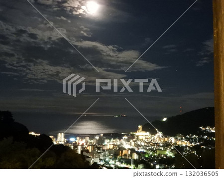 熱海和相模灣的月夜景色 132036505