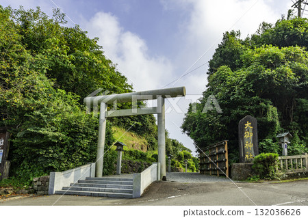 日向近江神社鳥居門宮崎縣日向市 132036626