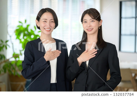 A woman guiding in the office A woman guiding in the office 132037784