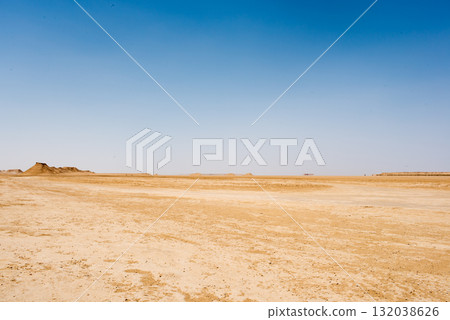 Desertic landscape with mirage in the horizon. Sahara desert, Tunisia Desertic landscape with mirage in the horizon. Sahara desert, Tunisia 132038626