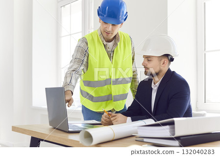 Builder Showing Construction Or Renovation Plan On Laptop To Property Owner Builder Showing Construction Or Renovation Plan On Laptop To Property Owner 132040283
