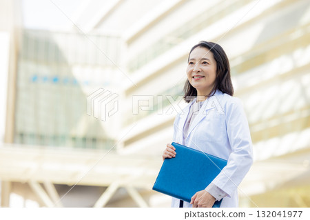 笑臉女醫生 132041977