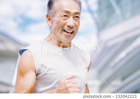 慢跑的老人 132042223