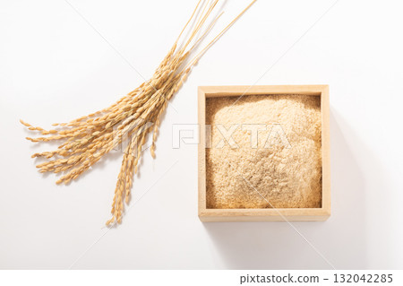 Rice bran 132042285