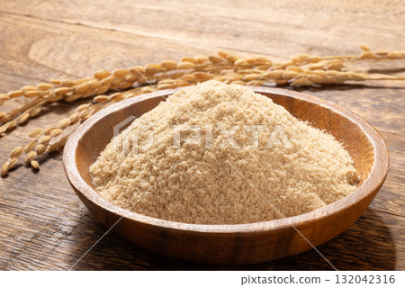 Rice bran 132042316