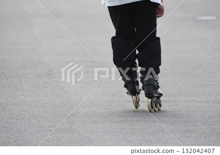 直排輪滑 直排輪滑 132042407