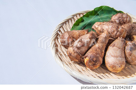 Taro leaves and taro placed on a colander 132042687