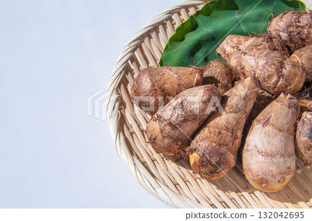 Taro leaves and taro placed on a colander 132042695