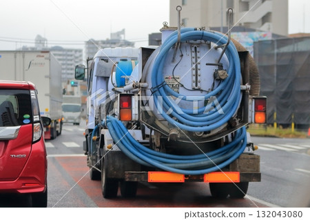 Vacuum truck (sludge suction truck) image Vacuum truck (sludge suction truck) image 132043080