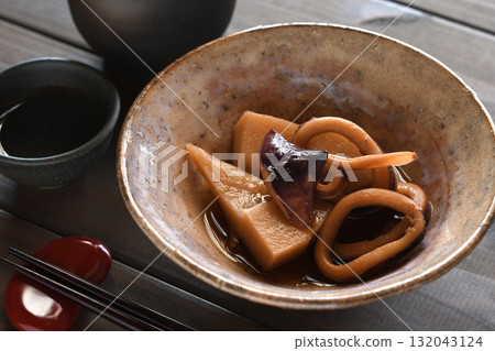 Squid and bamboo shoot stew 132043124