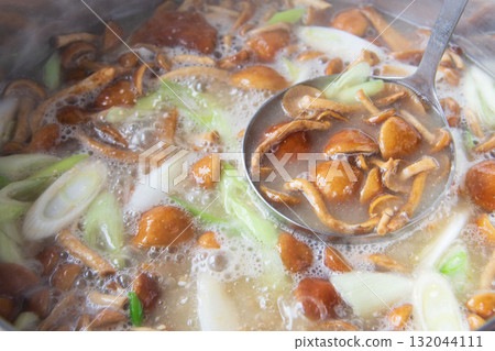 Nameko soup boiled in a large pot 132044111