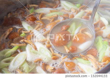大鍋煮滑子菇湯 大鍋煮滑子菇湯 132044133