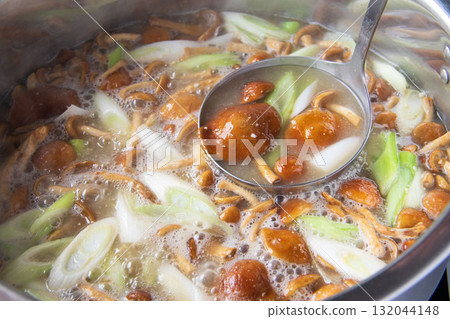Nameko soup boiled in a large pot 132044148