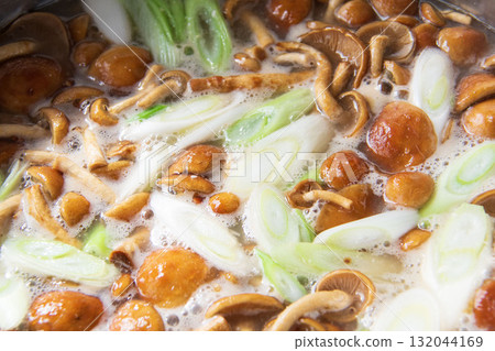Nameko soup boiled in a large pot 132044169