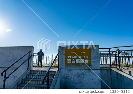 Toba City, Mie Prefecture: A man taking a photo of the sea of Ise from the Omoshiro Observatory on Pearl Road in the morning 132045313
