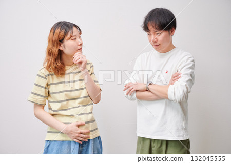 Worried couple, pregnant woman, consultation, maternity Worried couple, pregnant woman, consultation, maternity 132045555
