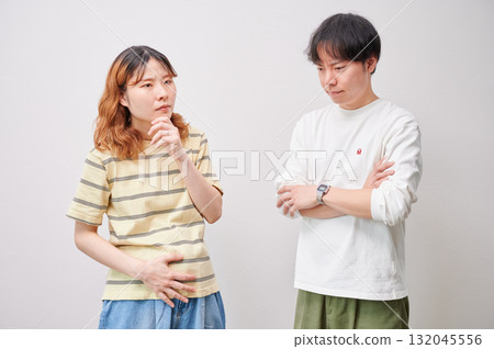 Worried couple, pregnant woman, consultation, maternity Worried couple, pregnant woman, consultation, maternity 132045556