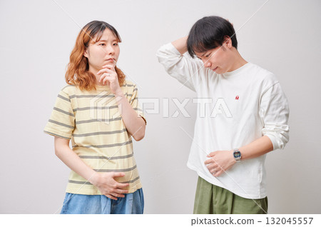 Worried couple, pregnant woman, consultation, maternity Worried couple, pregnant woman, consultation, maternity 132045557